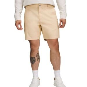 Lululemon Men’s Commission Classic-Fit Short 7" Oxford Prosecco / White Size 36